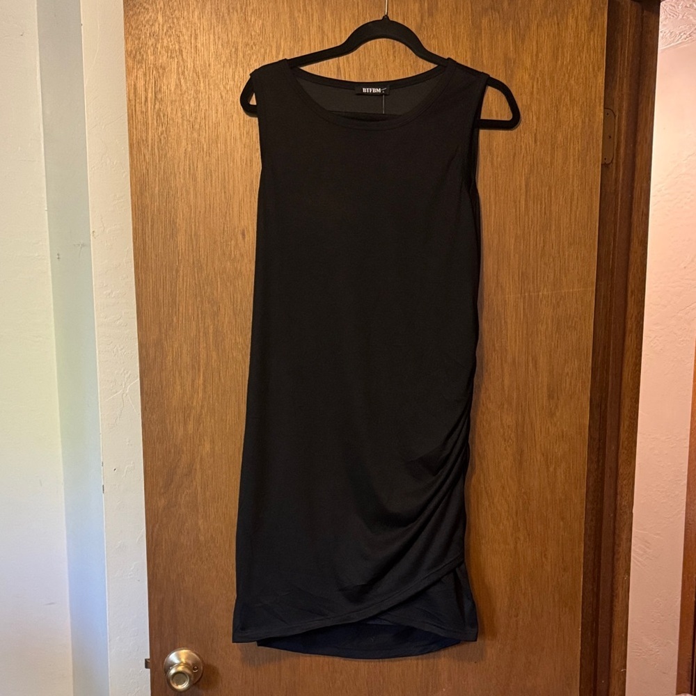Elegant Black Sleeveless Midi Dress